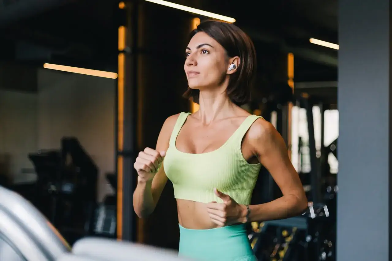 Trening siłowy czy cardio: Co pierwsze? Optymalna kolejność dla Ciebie
