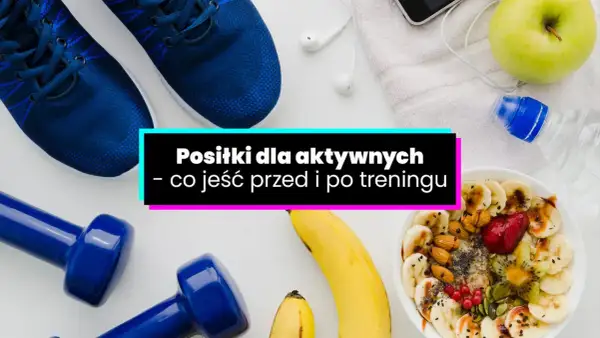 Niebieskie buty sportowe, hantle, miska owsianki z owocami i orzechami, jabłko i butelka wody.