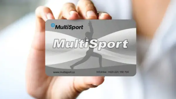 Karta MultiSport w dłoni. Czekasz na nią? Zobacz, ile czasu zajmuje jej dostarczenie, by zacząć ćwiczyć.